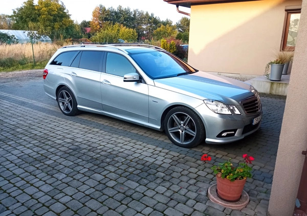 Mercedes-Benz Klasa E cena 51500 przebieg: 355000, rok produkcji 2010 z Brzeg małe 466